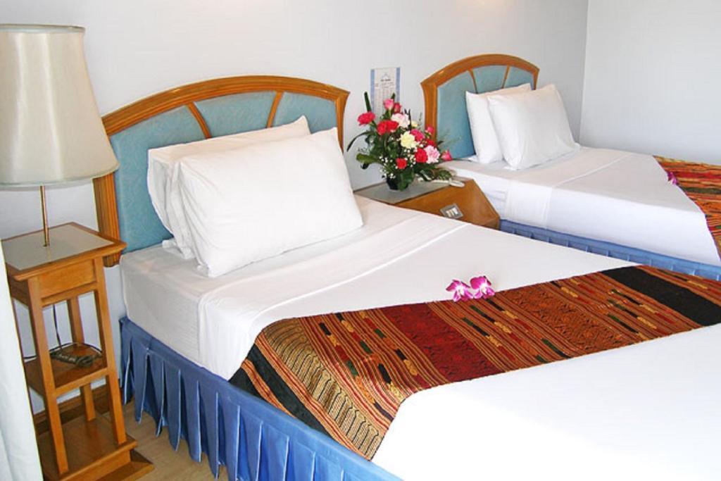 Phuket Golden Sand Inn - Sha Extra Plus Karon Habitación foto